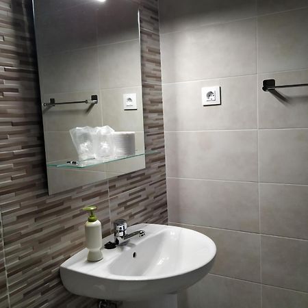 Hostal Cuatro Torres Μαδρίτη Εξωτερικό φωτογραφία