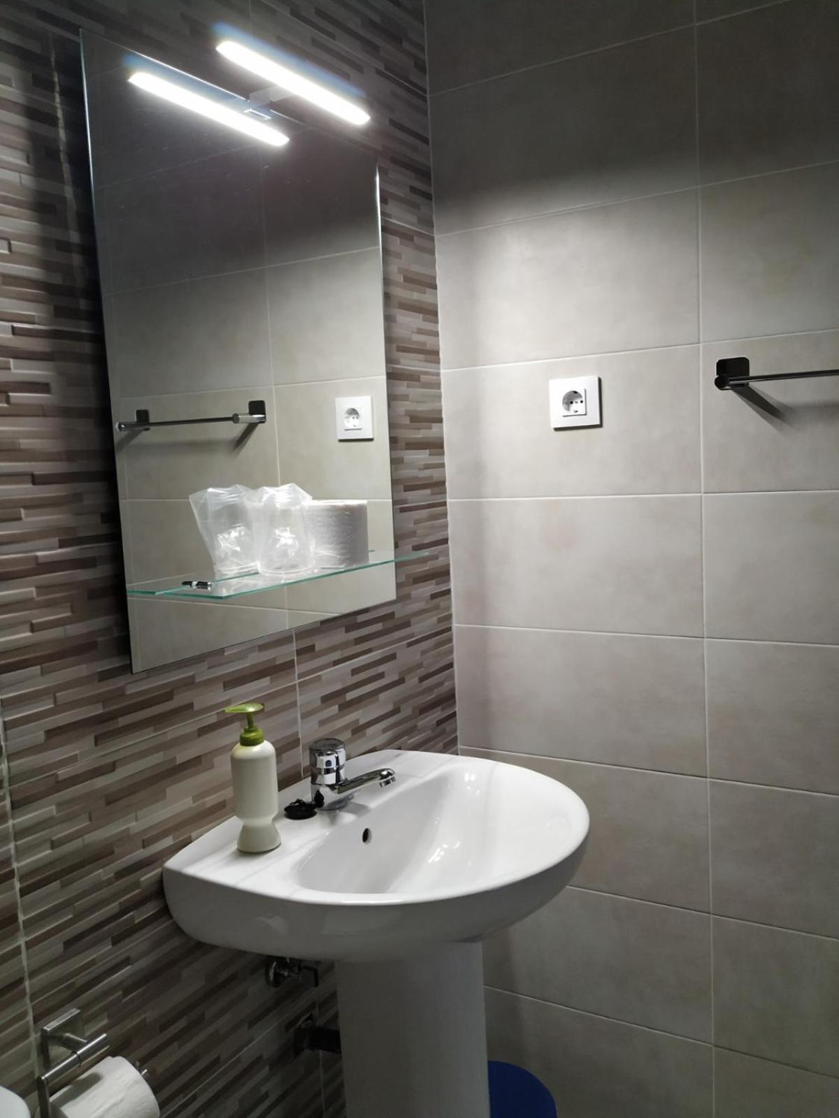 Hostal Cuatro Torres Μαδρίτη Εξωτερικό φωτογραφία
